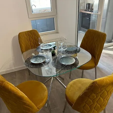 709 Apartment *